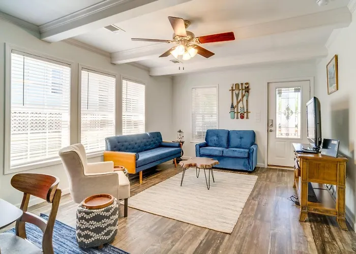Charleston Home With Porch - 3 Mi To Folly Beach!