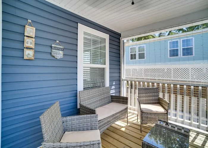 Charleston Home With Porch - 3 Mi To Folly Beach!