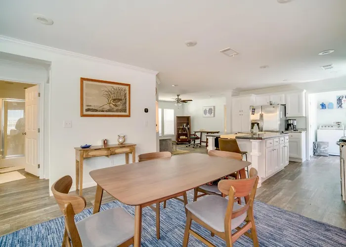 Charleston Home With Porch - 3 Mi To Folly Beach!